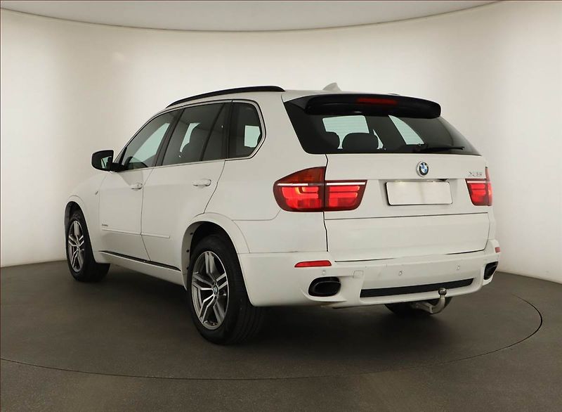 BMW X5 (2013) xDrive30d, 4X4, Automat, Kůže - fotka 4 z 21