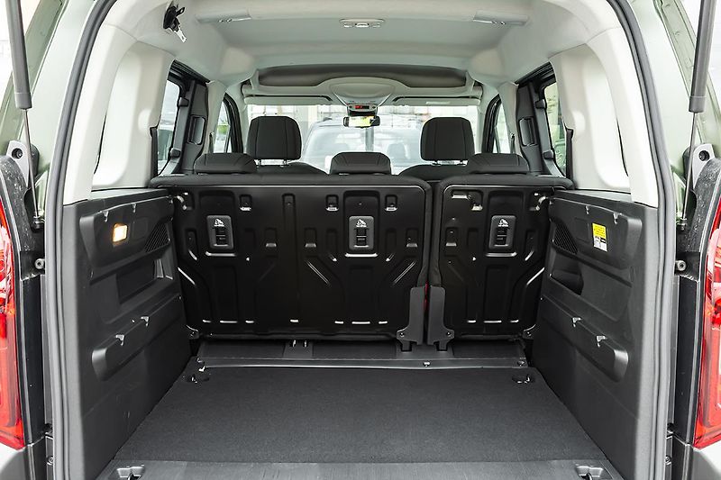 Citroën Berlingo (2026) 1,5 PLUS 100k+KAMERA+ ZIM.PNEU - fotka 7 z 18