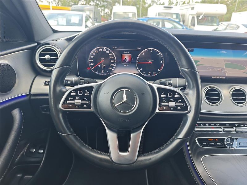 Mercedes-Benz Třídy E 2,9 400d 4Matic 9G-Tronic - fotka 20 z 22