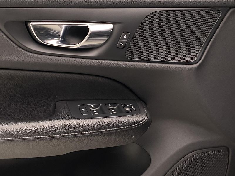Volvo V60 D3 AWD INSCRIPTION REZERVACE - fotka 29 z 42