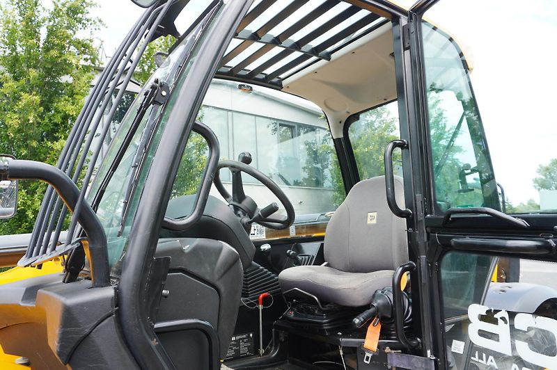 JCB (2019) 540-140 telescopic loader  - fotka 22 z 24