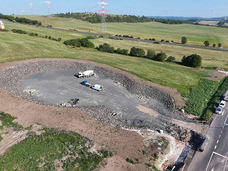 Stavba dálnice D6 v úseku Bošov - Knínice.