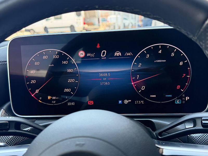 Mercedes-Benz CLE 300 4MATIC AMG Cabrio - fotka 18 z 35