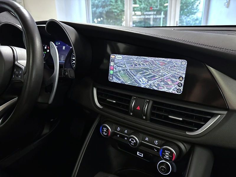 Alfa Romeo Giulia (2022) 2.0T 280k AT8 ZF Q4 4x4 Veloce - fotka 13 z 22