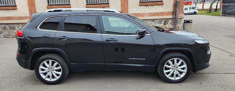 Jeep Cherokee (2015) 2.0D MJET LIMITED AWD LED DPH - fotka 4 z 54