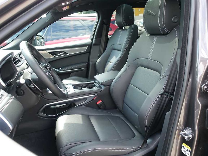 Jaguar F-Pace 2,0 R-Dynamic SE D200 4x4 - fotka 10 z 43