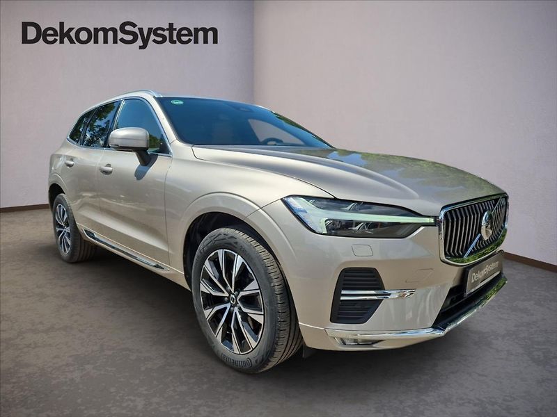 Volvo XC60 2,0 B4 AWD diesel Plus Bright - fotka 2 z 19