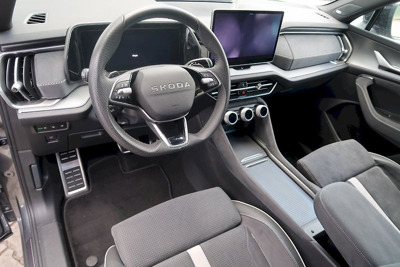 Škoda Kodiaq (2025) SPORTLINE 4X4 2,0 TDI 142 kW D - fotka 18 z 28