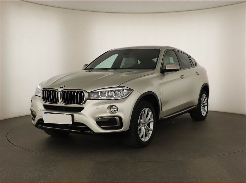BMW X6 (2016) xDrive40d - fotka 2 z 20
