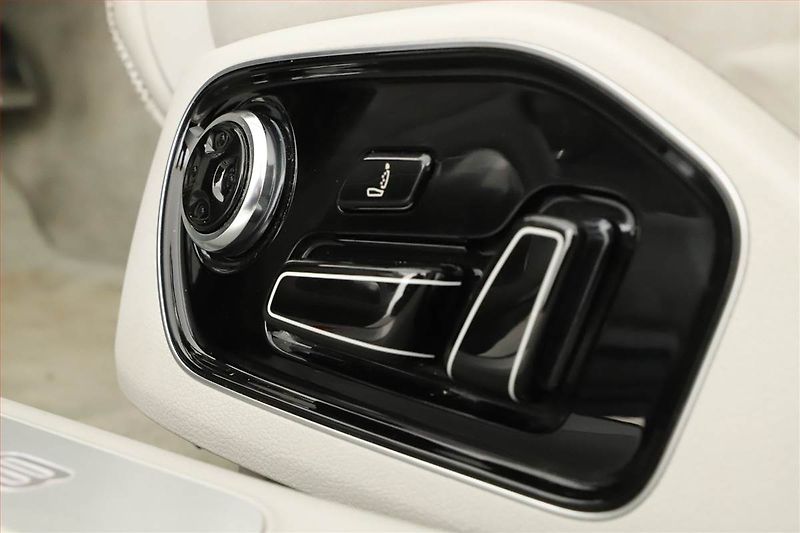 Audi S8 (2013) 4.0 TFSi - fotka 12 z 21