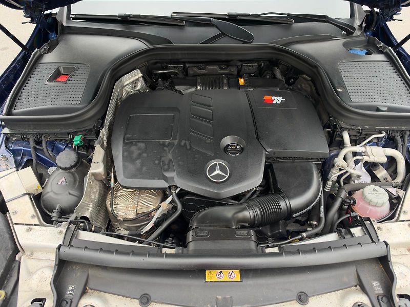 Mercedes-Benz GLC (2021) 300 de 4 matic - fotka 22 z 31