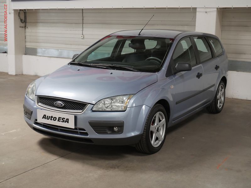 Ford Focus (2006) 2.0 TDCi, AC, výhřev sed - fotka 3 z 17