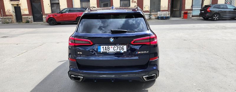 BMW X5 (2020) M50d SERVIS TAŽNÉ ČR IDIVIDUAL - fotka 7 z 48