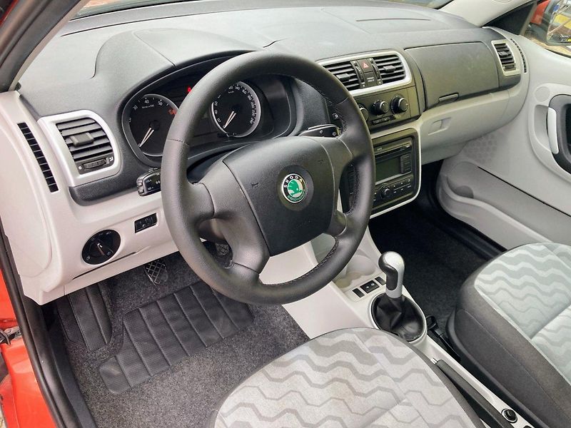 Škoda Fabia 1,4i (63kW) *KLIMATIZACE* - fotka 9 z 14