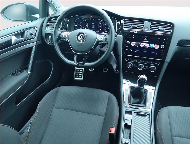 Volkswagen Golf (2017) 1.5 TSI, Navi, Tempomat - fotka 7 z 17