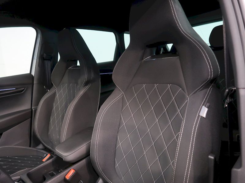 Škoda Karoq (2026) SPORTLINE 1.5TSI 110KW DSG - fotka 14 z 43