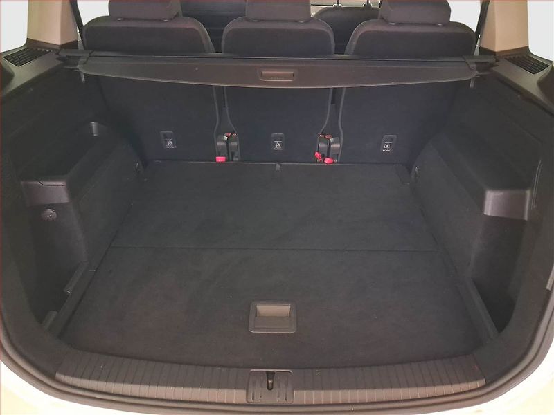 Volkswagen Touran (2018) Comfortline 2.0 TDI, ČR,1.maj - fotka 14 z 22