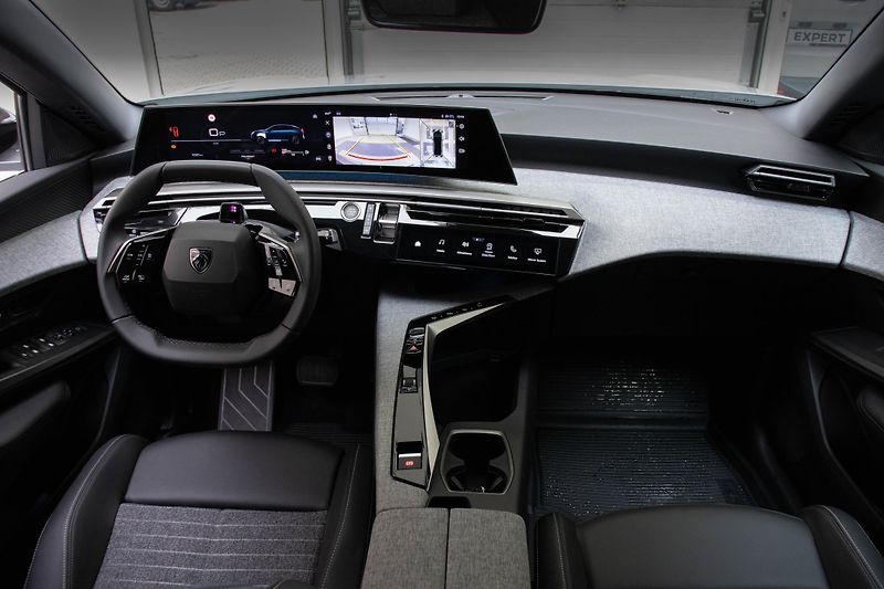 Peugeot 3008 BUSINESS Hybrid 145 e-DCS6 - fotka 10 z 16