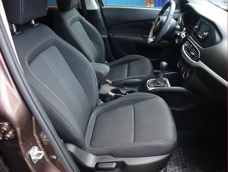 Fiat Tipo (2017) 1.4 16V, Serv.kniha, Navi - fotka 9 z 17