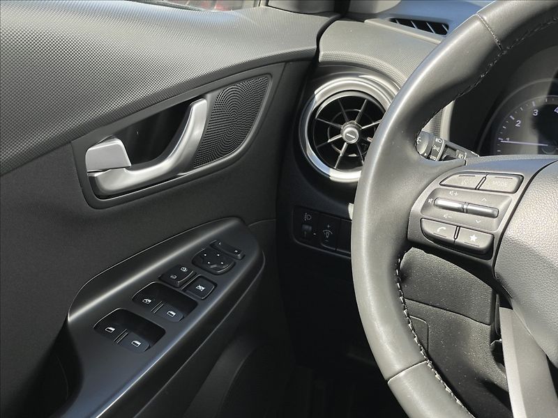 Hyundai Kona 1,0 T-GDI DCT Comfort PDC - fotka 11 z 21
