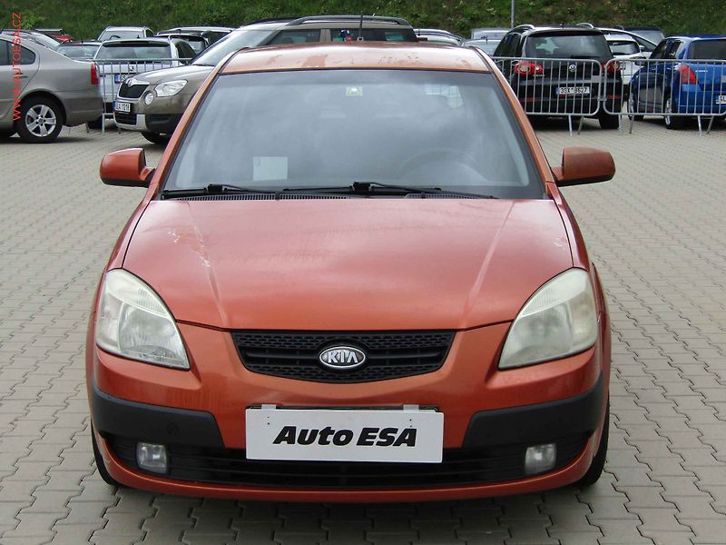 Kia Rio (2007) 1.6i, servis.kniha, AC - fotka 2 z 16