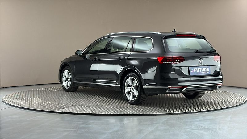 Volkswagen Passat 2.0 TDI DSG Elegance Variant - fotka 2 z 27