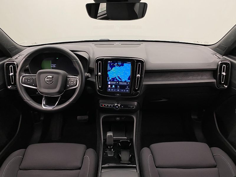 Volvo XC40 PURE ELECTRIC RECHARGE PLUS - fotka 2 z 50