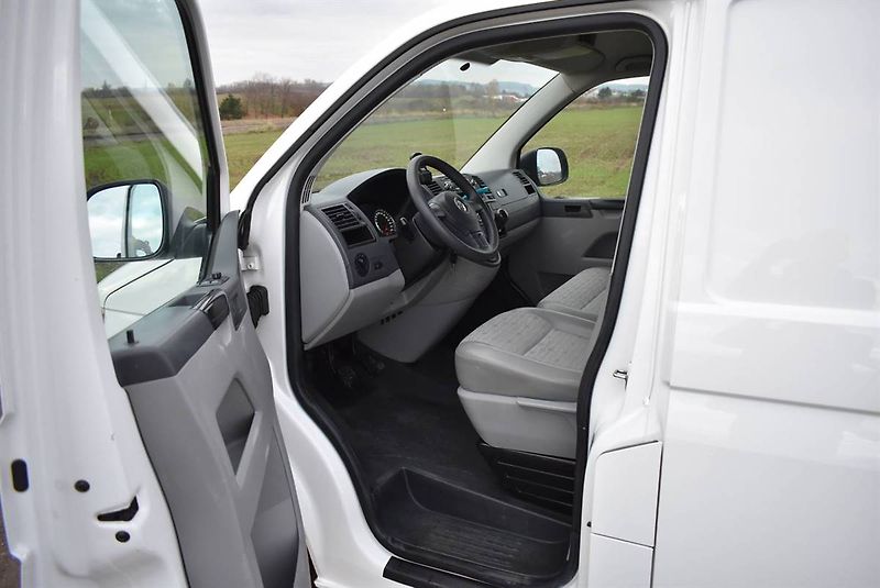 Volkswagen Transporter 2,0 TDI AC,ODPOČET, SERVIS! - fotka 7 z 11