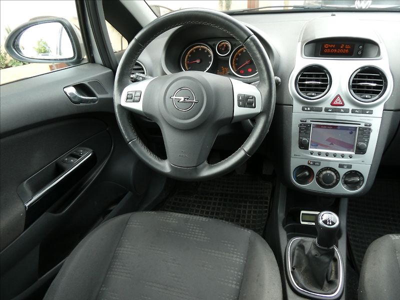 Opel Corsa 1,4 16V 74kW, drobné vady laku - fotka 29 z 42