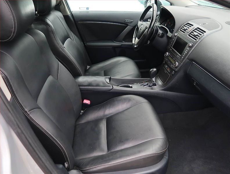 Toyota Avensis (2011) 2.2 D-4D, Automat, Navi - fotka 9 z 25