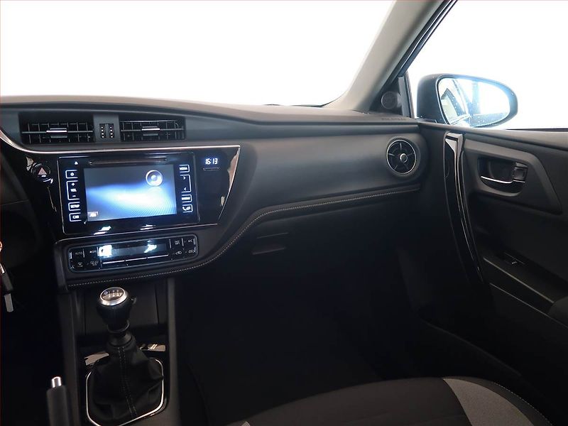 Toyota Auris (2017) 1.6 Valvematic, Serv.kniha - fotka 8 z 14