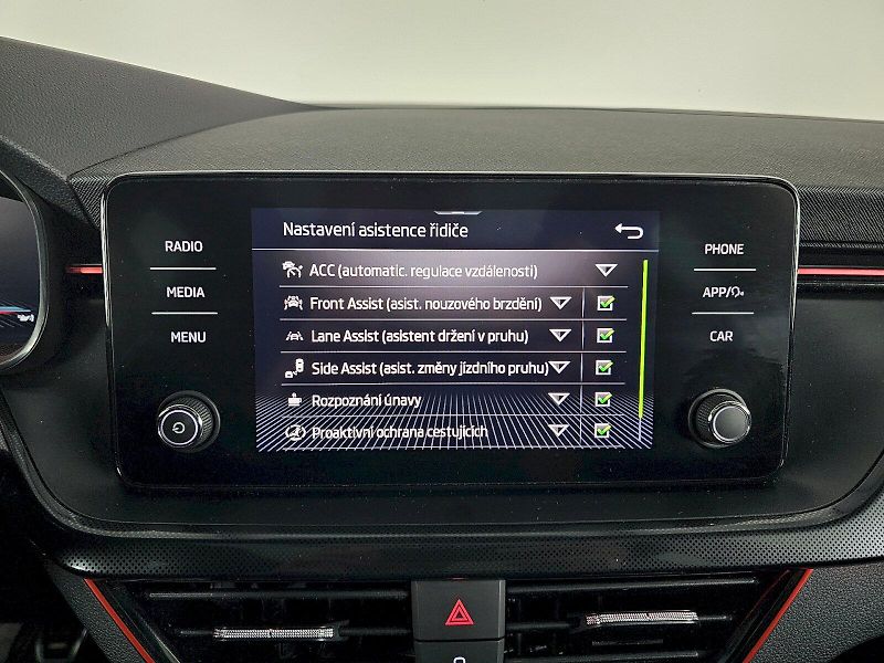 Škoda Kamiq (2022) 1.5TSI 110kW Monte Carlo komfo - fotka 17 z 31