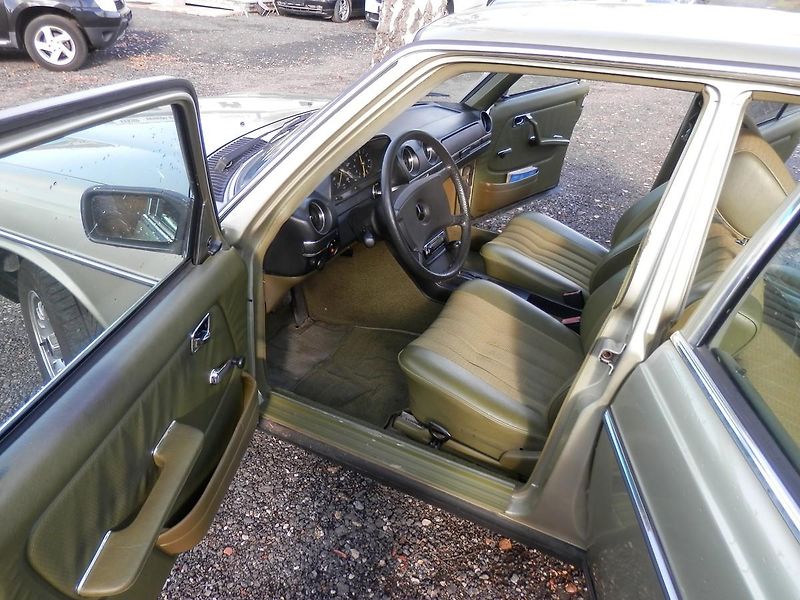 Mercedes-Benz 123 230E AUTOMAT - fotka 7 z 36