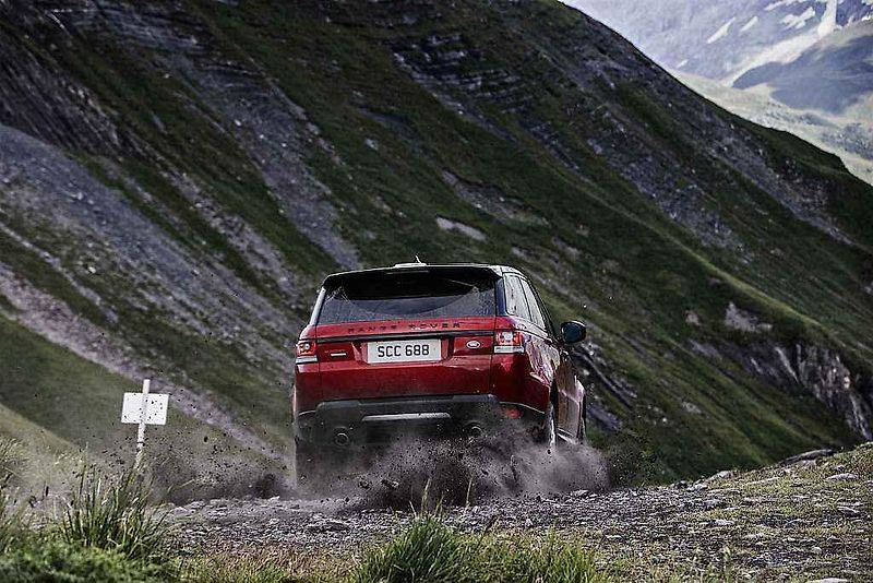 Range Rover Sport pokořil vyhlášenou sjezdovku ve švýcarském Mürrenu.