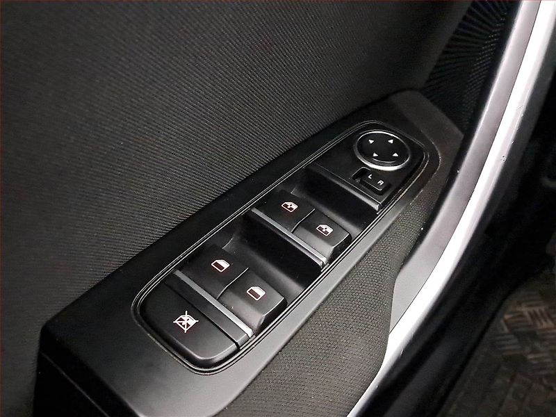 Kia Ceed (2020) 1.4 T-GDI, Serv.kniha - fotka 16 z 16