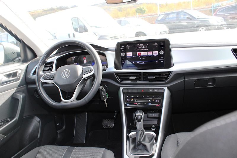 Volkswagen T-Roc (2024) 1,5TSI DSG LED ADAPT.TEMPOMAT  - fotka 15 z 21
