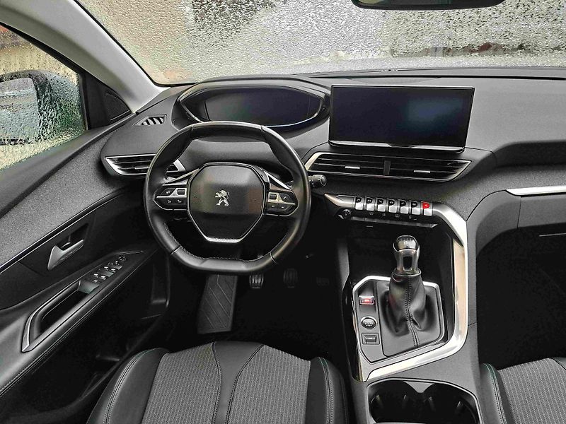 Peugeot 3008 (2021) 1,2 PT ALLURE LED ALU PDC NAVI - fotka 15 z 23