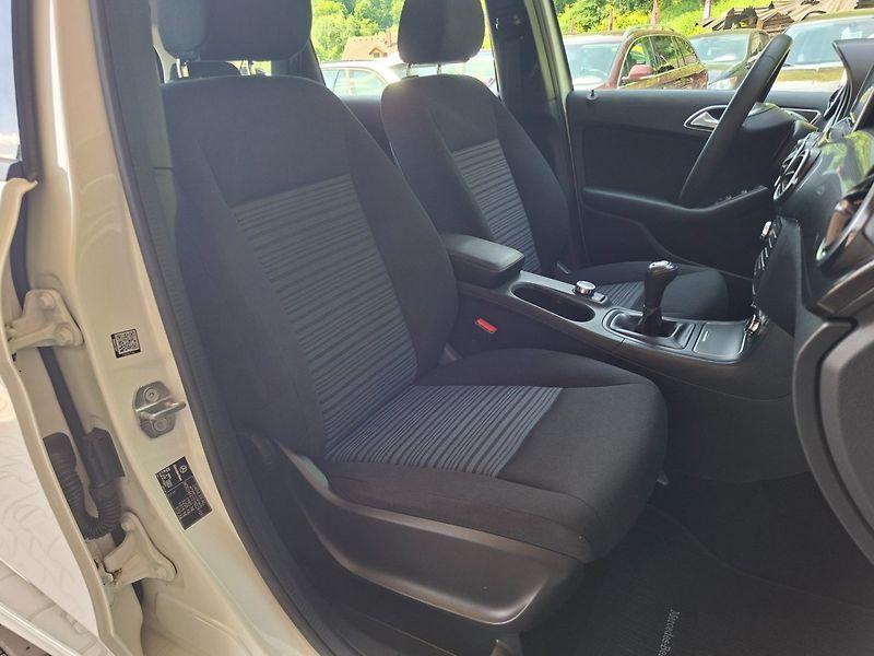 Mercedes-Benz Třídy B (2017) B 180D 80kW -S.KNIHA-SENZORY - fotka 27 z 49