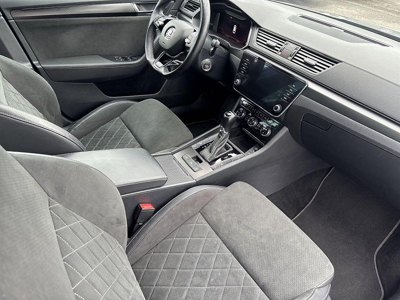 Škoda Superb (2023) Combi 2.0 TDI DSG Sportline - fotka 9 z 33