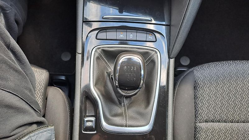 Opel Insignia 1.6 CDTI Edition Sport NAVI - fotka 27 z 29