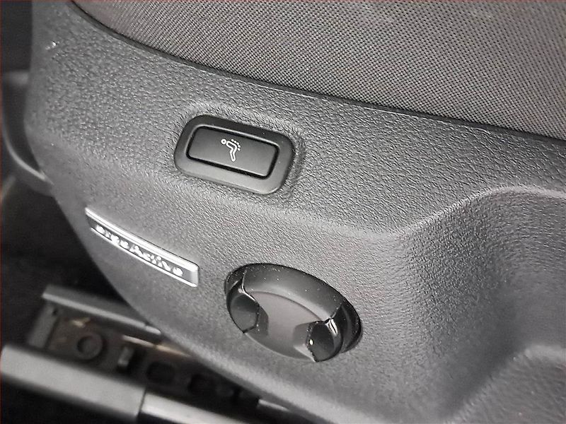 Volkswagen Golf (2020) 1.5 TSI, Automat, Tempomat - fotka 22 z 22