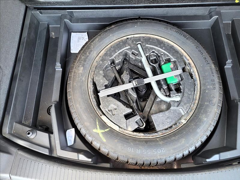Volkswagen Touran 2,0 Rezervace!,dsg,Highline,ků - fotka 37 z 44