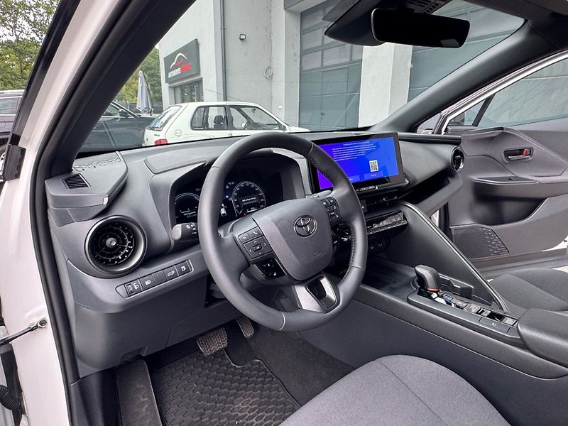 Toyota C-HR (2025) 1.8 Hybrid 140k Executive - fotka 16 z 32