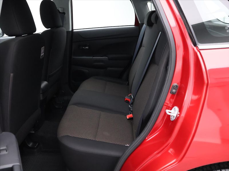 Mitsubishi ASX 2,0 I 110KW CZ 22TIS.KM 1.MAJ - fotka 13 z 32