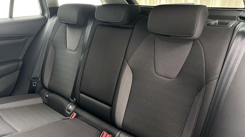 Škoda Octavia 2.0 TDI Ambition Combi - fotka 16 z 25