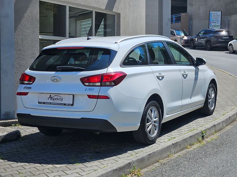 Hyundai i30 1,6 CRDi DPH Trikolor Comfort - fotka 5 z 36