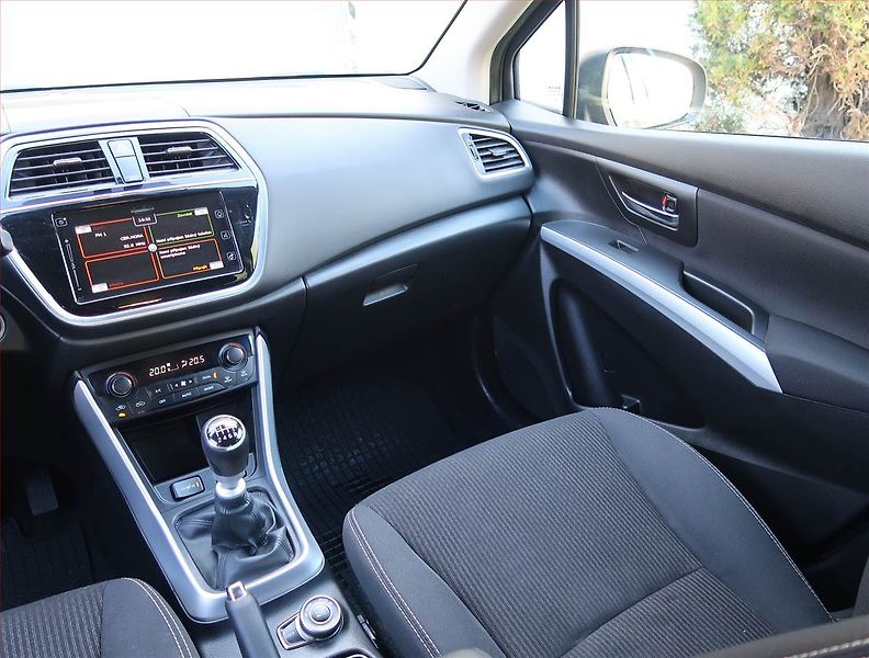 Suzuki SX4 S-Cross (2018) Premium 1.4 BoosterJet, 4X4 - fotka 8 z 23