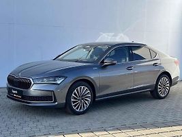 Škoda Superb si drží silné postavení na trhu ojetin.