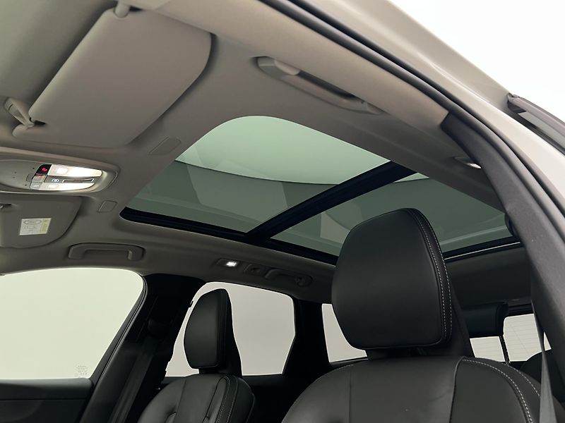 Volvo XC60 B5 AWD ULTIMATE DARK AUT  - fotka 19 z 47