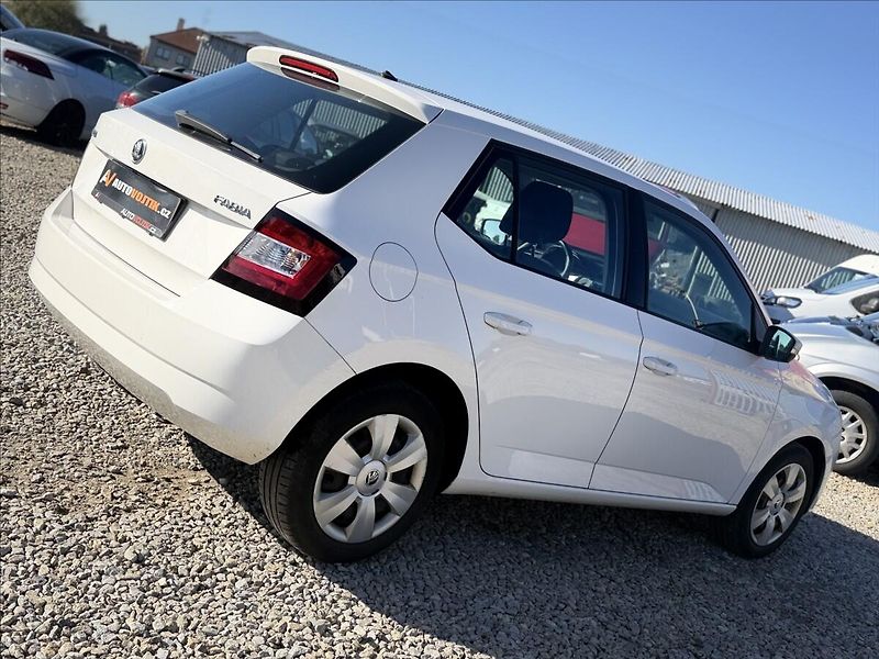 Škoda Fabia 1,0 - fotka 6 z 23